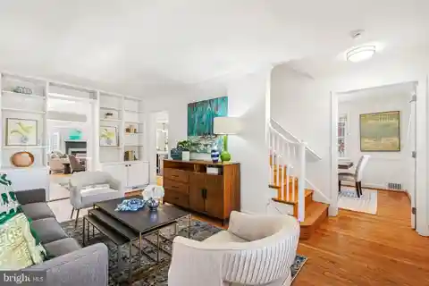 Spacious Colonial with Ideal Walkability