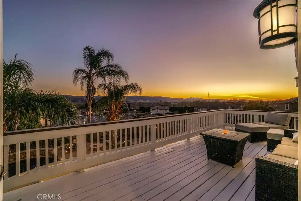 Luxury and Comfort on an Expansive Lot