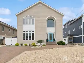 Spectacular Waterfront Living in the Silver Bay Area