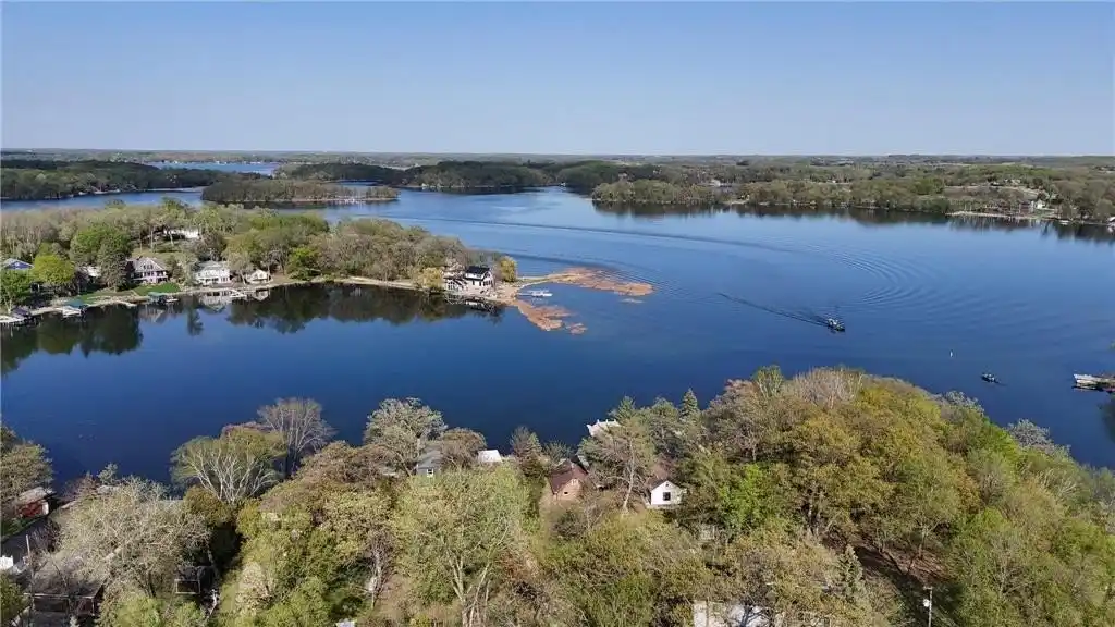 Fantastic View on West Lake Sylvia