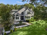 TRADITIONAL CHARM WITH SLEEK SOPHISTICATION