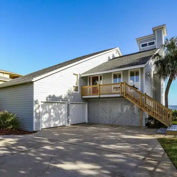 PANORAMIC WATERFRONT VIEWS WITH PRIVATE DOCK & POOL