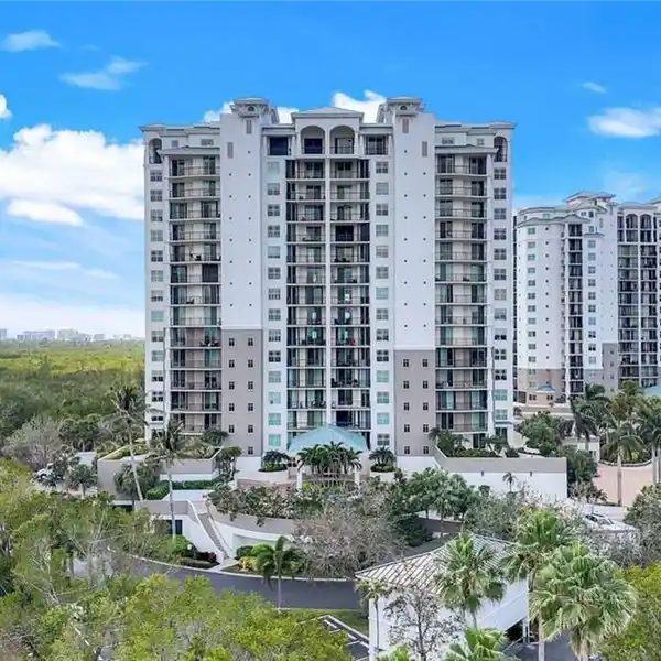 EXQUISITE RESIDENCE IN WIGGINS BAY