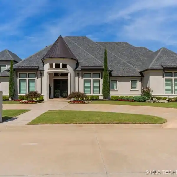 STUNNING HOME IN GATED OAK LEAF ESTATES
