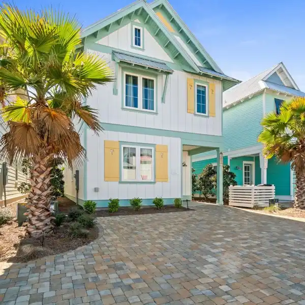 SPLENDID BEACH HOUSE IN THE MARGARITAVILLE BEACH COTTAGE RESORT