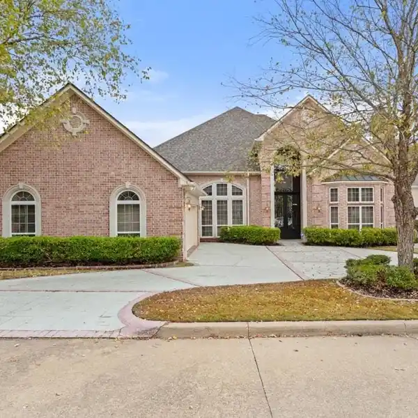 STUNNING HOME IN GATED WINSFORD AT HOLLYTREE