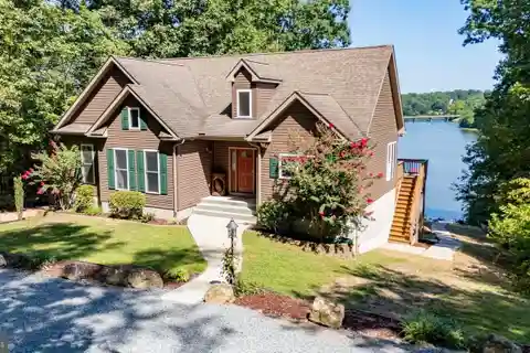 Charming Ranch-Style Home in Serene Lake Anna