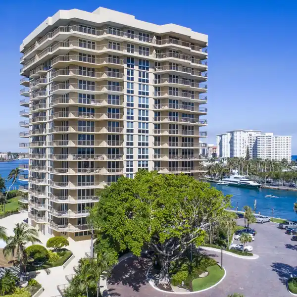 BRIGHT CORNER RESIDENCE ON LAKE BOCA RATON