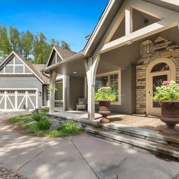 GOLF COURSE RAMBLER WITH STUNNING FAIRWAY VIEWS