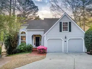 Peaceful Waterfront Living in the Spinnakers of Windward