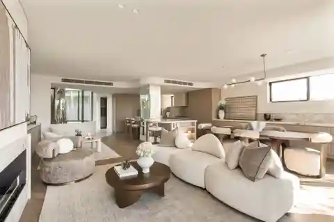 State-Of-The-Art Home with Expansive Open Plan