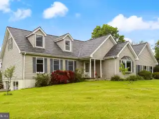 Farm-Ready Retreat with Modern Comforts