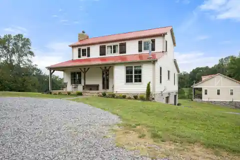 Idyllic Five-Acre Retreat in Leipers Fork