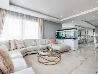 Expansive Sheffield Beach Mansion