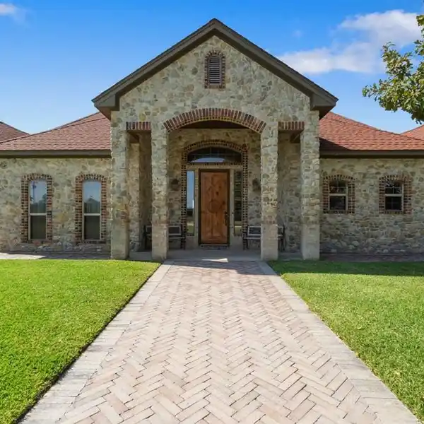 STUNNING HOME WITH BEAUTIFUL VIEWS ON CATTLE RANCH