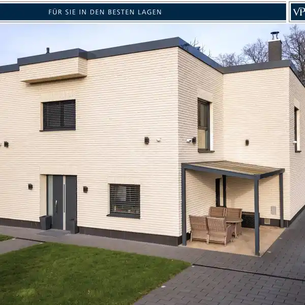 IMMACULATE AND EXCLUSIVE TOWN VILLA