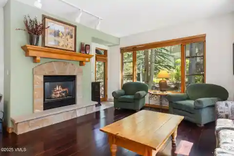 Welcoming Mountain Home in Gated Arrowhead