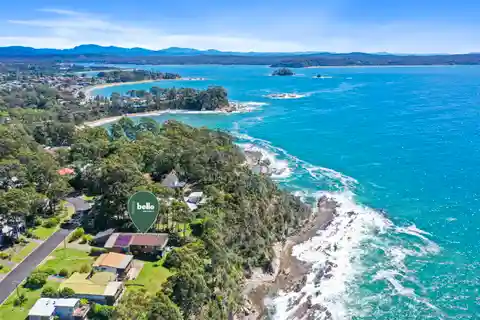 Cliff-top Residence with 180-degree Ocean Views