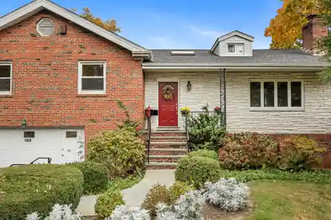 Spacious Home in a Sought-After Area