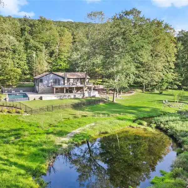 PRIVATE 19-ACRE OASIS