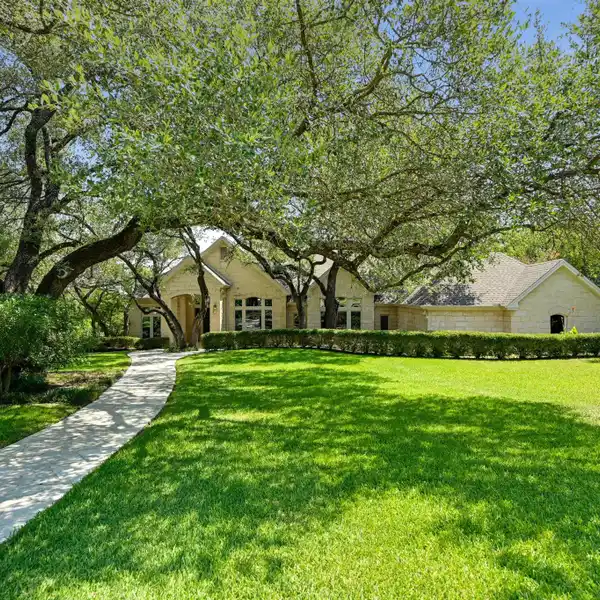 INCREDIBLE ONE-STORY HOME IN BLACKACRE ESTATES