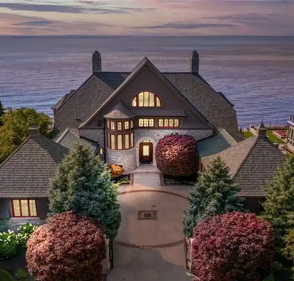 ONE-OF-A-KIND RESIDENCE IN PRIVATE ENCLAVE ON LAKE ERIE