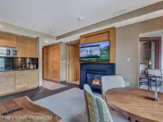 Fantastic Condo at Viceroy Residences