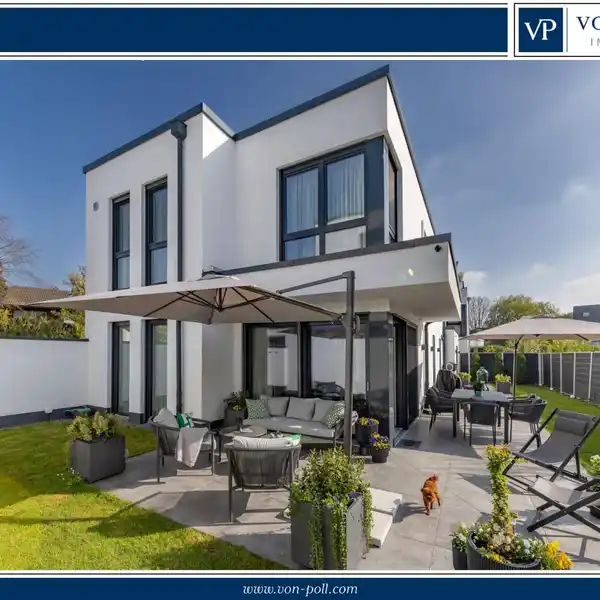 IMMACULATE CONTEMPORARY HOME