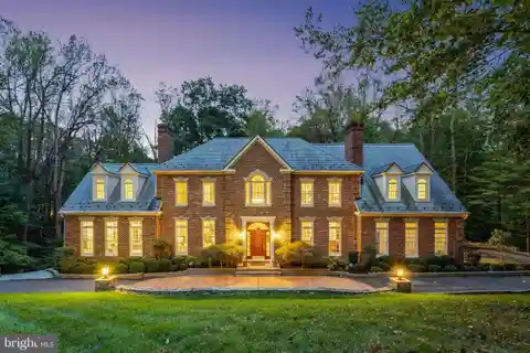 Exceptional Residence in Falcon Ridge on the Potomac