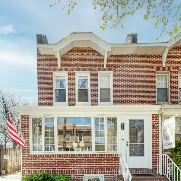 DELIGHTFUL HOME IN BAY RIDGE