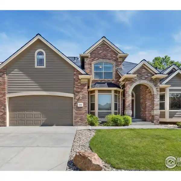 HIGH-EFFICIENCY HOME WITH TESLA SOLAR ROOF