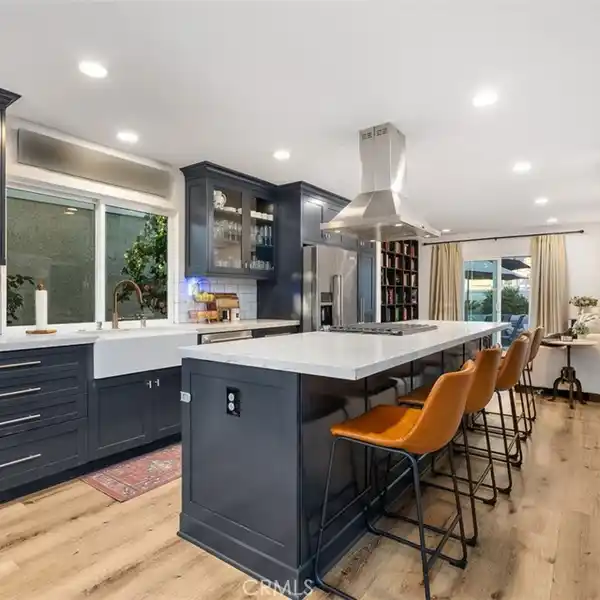 GORGEOUS LAKE PARK HOME