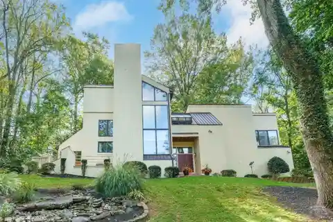 Stunning Contemporary Home in Greenville’s Breidablik