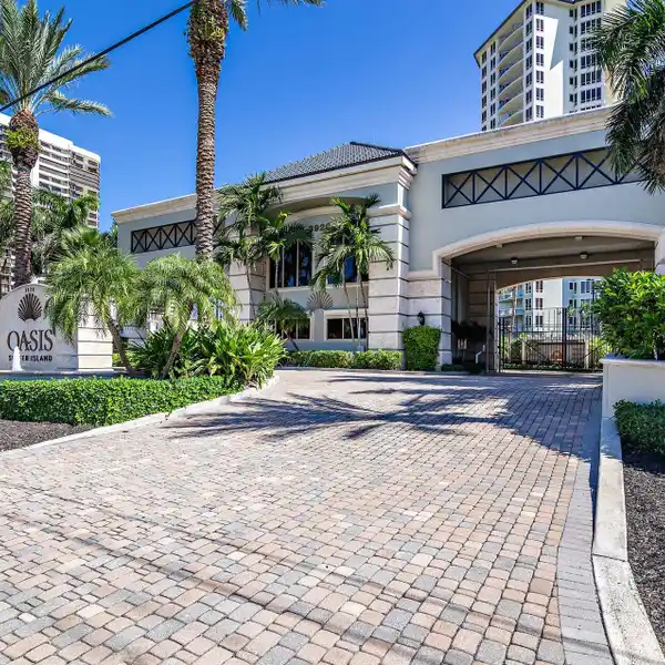 SPECTACULAR OCEANFRONT CONDOMINIUM ON SINGER ISLAND