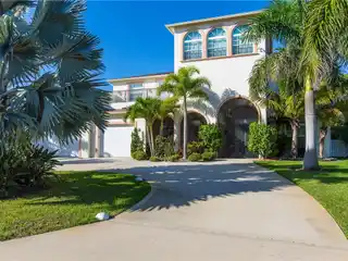 Four Bedroom Home Near North Jetty Beach