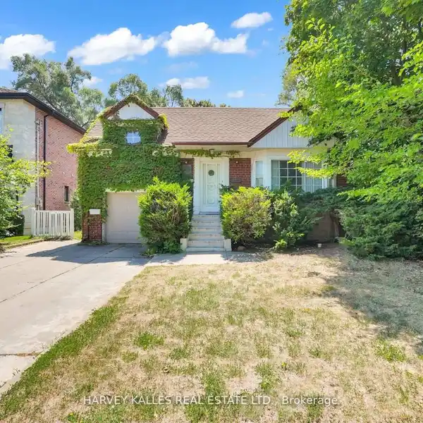 RARE FAMILY-FRIENDLY HOME IN IDEAL LOCATION