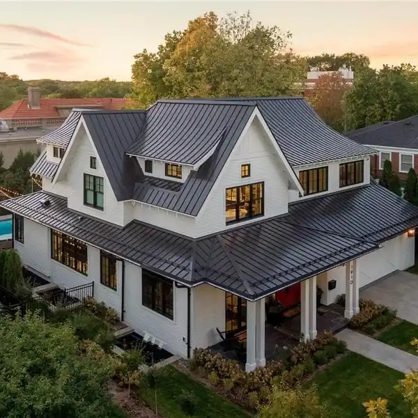 SOPHISTICATED YET WARM MODERN FARMHOUSE