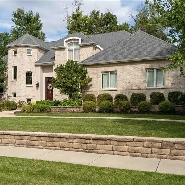 CUSTOM HOME ON WOODED LOT IN LAKEVIEW PARK ESTATES