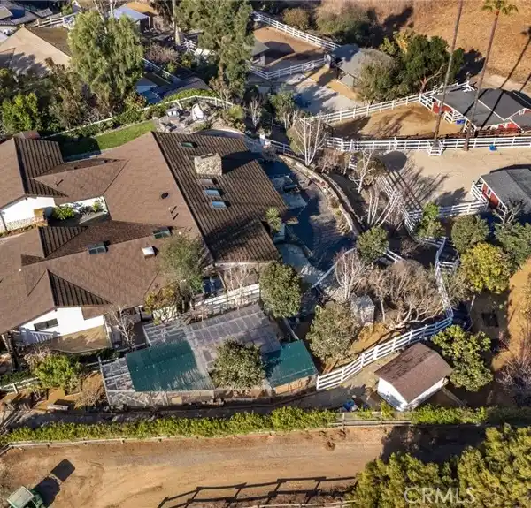 MODERN RANCH EQUESTRIAN ESTATE WITH GUEST HOUSE