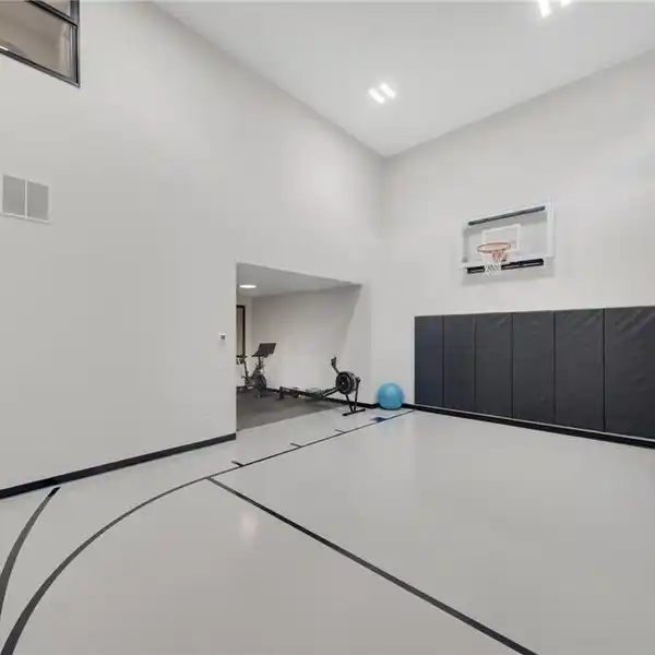 STUNNING STONEGATE HOME