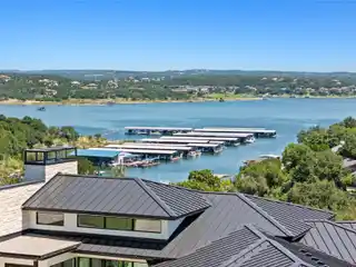 Breathtaking Modern Residence in the Heart of Lakeway