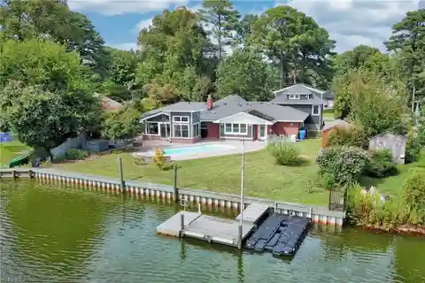Immaculate Ranch Home on Lake Joyce