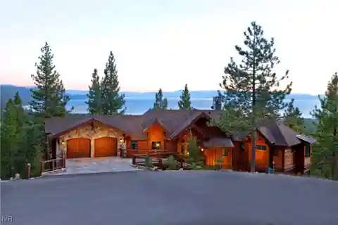 Modern Luxury and Natural Beauty