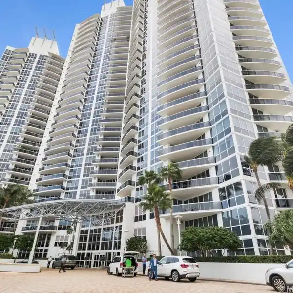 ULTIMATE SOUTH POINTE LIVING
