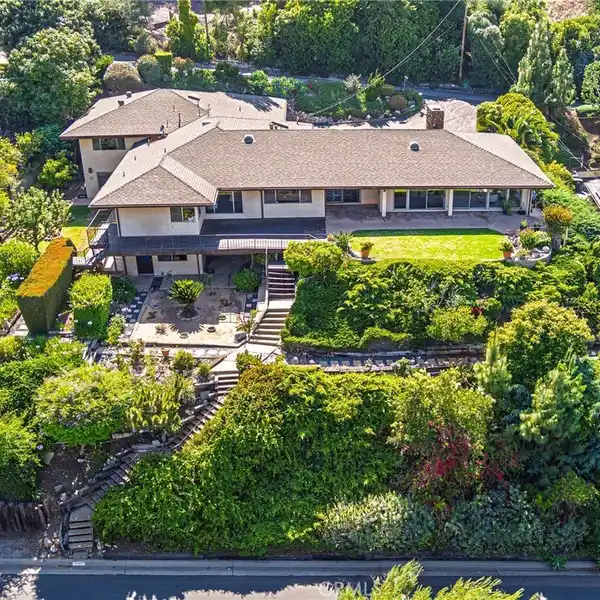 MID-CENTURY MODERN ESTATE WITH EPIC VIEWS