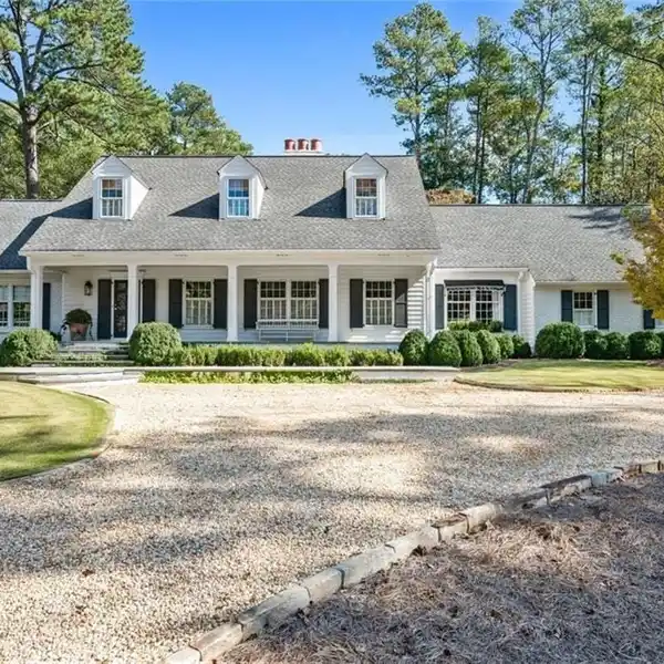 RENOVATED ESTATE MERGING CLASSIC DESIGN WITH MODERN LUXURY