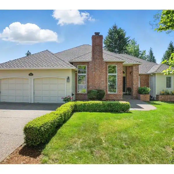 LUXURIOUS RANCH WITH IDEAL FLOORPLAN