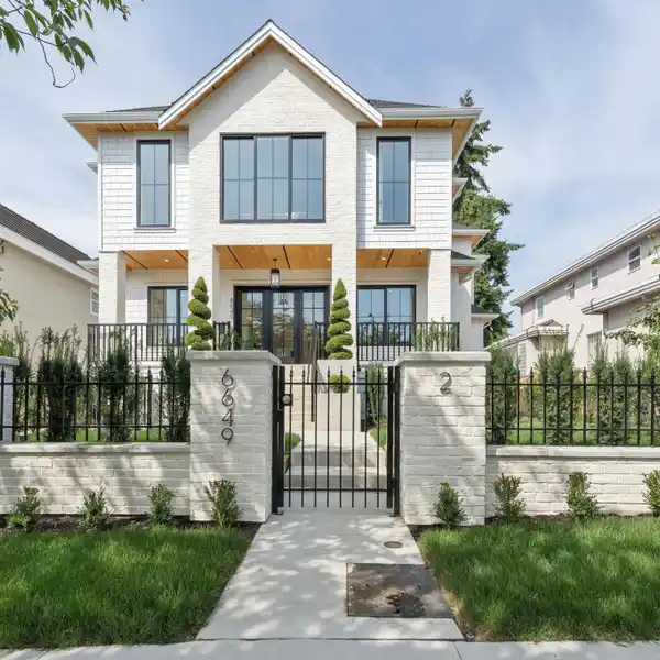 ONE-OF-A-KIND DUPLEX IN DESIRABLE SOUTH CAMBIE