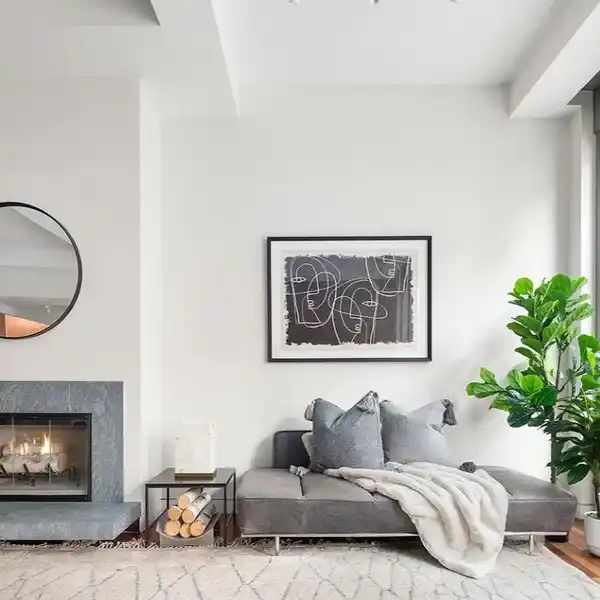 EXCLUSIVE FULL-FLOOR RESIDENCE