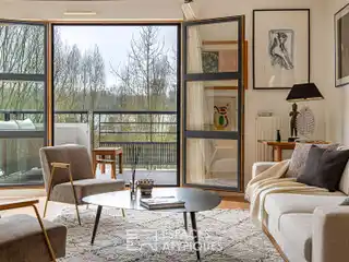 Serene Apartment with Terrace Overlooking Gardens